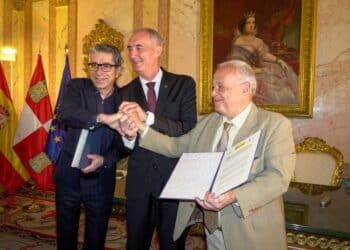 El secretario de Estado del Ministerio de Cultura, Jordi Martí, el alcalde de Segovia, José Mazarías y el consejero de Cultura, Turismo y Deportes, Gonzalo Santonja./HÉCTOR CRIADO