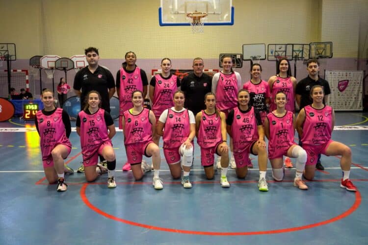 La plantilla del equipo segoviano antes de la Fase Final celebrada en el pabellón Emperador Teodosio./HÉCTOR CRIADO