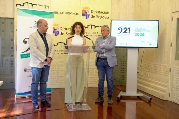 Sergio Calleja, José María Bravo y Noelia Gómez durante la presentación/HÉCTOR CRIADO