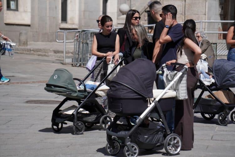 La maternidad se retrasa en la provincia y ya hay más madres de 40 años que menores de 25 1 Factores como la inestabilidad laboral o la dificultad para acceder a la vivienda retrasan la maternidad. /ALEJANDRA SERNA