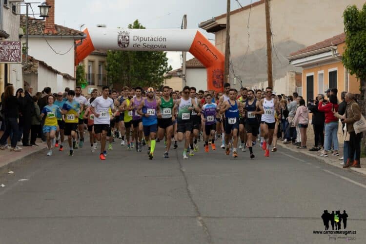Corredores de la prueba absoluta toman la salida durante la prueba en Marugán./CARRERA MARUGÁN MEMORIAL SANTI