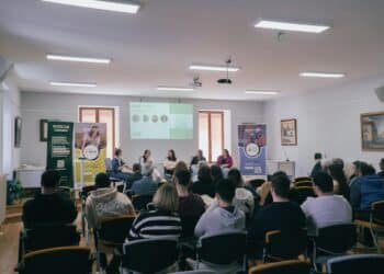 Asistentes a la jornada. /AIDESCOM