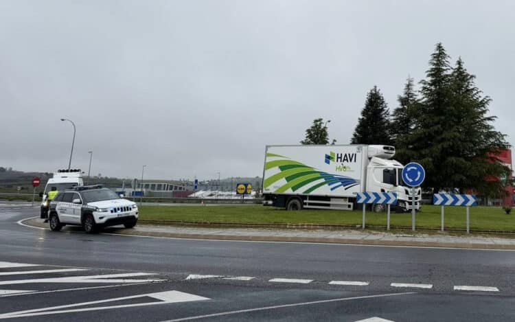 Accidente en la rotonda de la carretera de San Rafael, en Segovia capital. / AYUTAMIENTO DE SEGOVIA