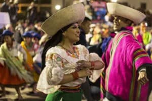 Bailes típicos de Otavalo.