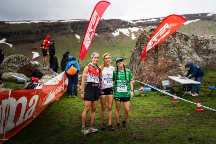 Podio femenino con Claudia Corral en el tercer puesto./FETACYL