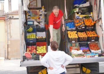 Comercio ambulante en Navares de Enmedio.