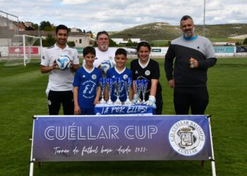 Foto de familia durante la presentación de la cuarta edición de la Cúellar Cup./CD CUÉLLAR