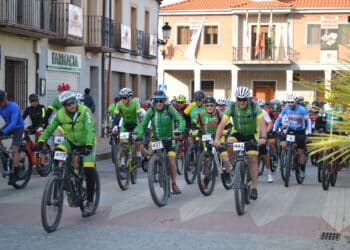 Corredores en la XX Marcha del Torto BTT en Cantimpalos./UCCANTIMPALOS