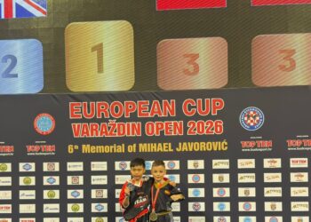 Enzo Giménez posa en el podio con el bronce en la cita en Croacia./CLUB VICTORIA