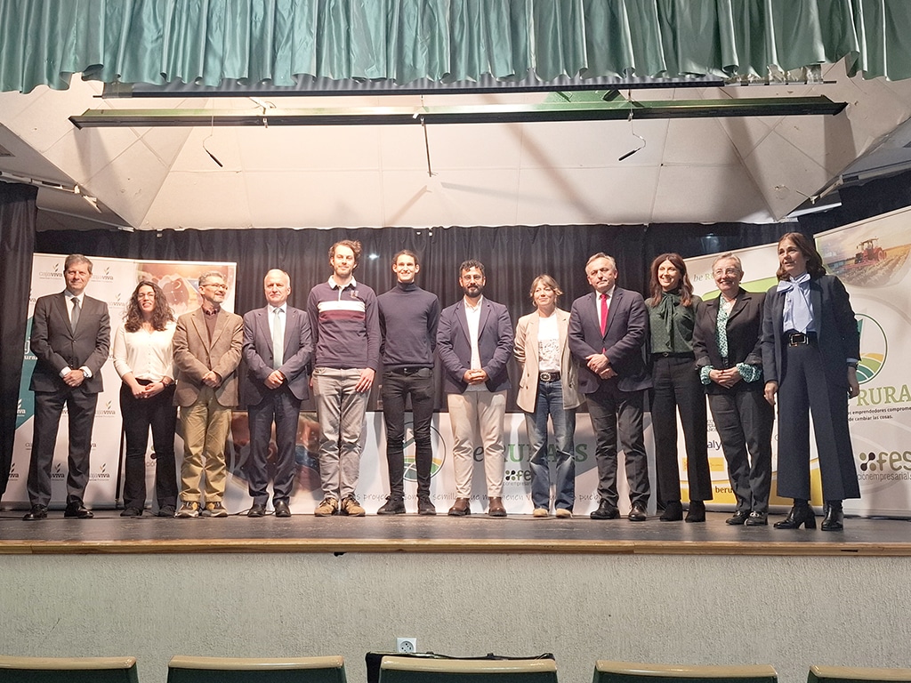Ganadores y miembros del jurado de la tercera edición de ‘Be Rural’, celebrada en Fuentepelayo. / FES