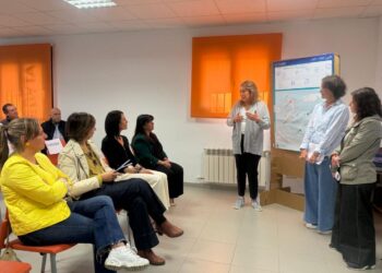 Encuentro de las autoridades con la Lanzadera de Empleo. / Ayuntamiento