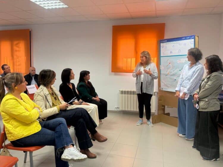 Encuentro de las autoridades con la Lanzadera de Empleo. / Ayuntamiento