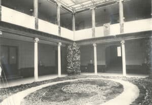 En el CCXIV aniversario del nacimiento de la Diputación 3 Imagen del patio interior del Palacio Provincial hacia 1930.