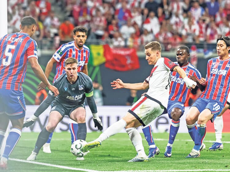Jorge de Frutos, en la final de la Conference League ante el Crystal Palace. / EFE