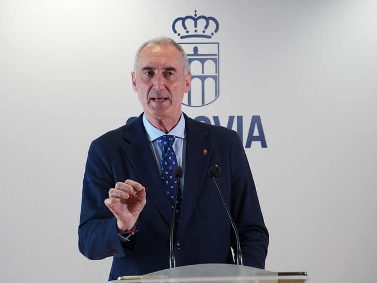 El alcalde de Segovia, José Mazarías, en la rueda de prensa posterior a la Junta de Gobierno Local. / ALEJANDRA SERNA