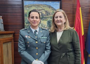 María Cano, nueva comandante de la Guardia Civil de Segovia, junto a la subdelegada del Gobierno en Segovia, Marian Rueda. / SDG