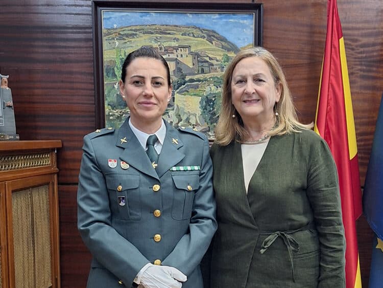 María Cano, nueva comandante de la Guardia Civil de Segovia, junto a la subdelegada del Gobierno en Segovia, Marian Rueda. / SDG