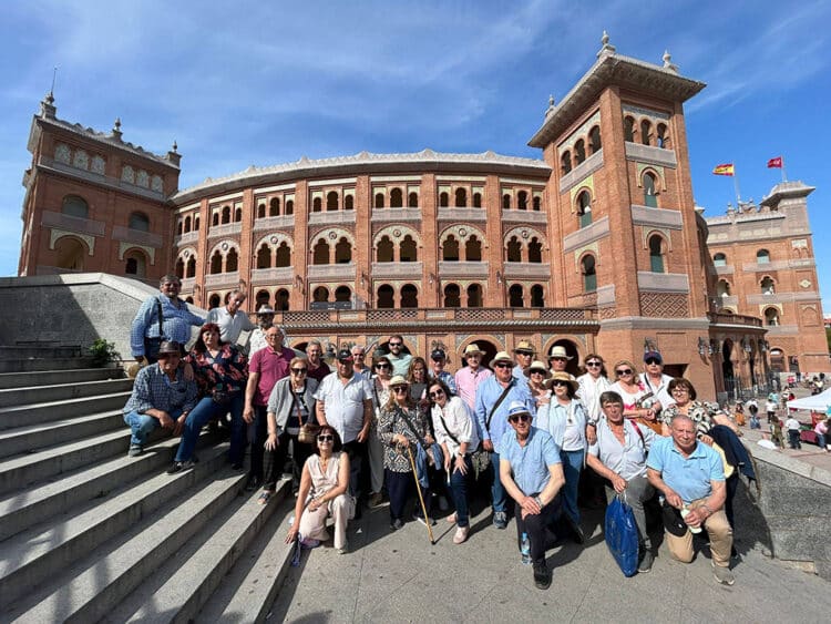 Miembros de la Peña Taurina 'Victoriano de la Serna' de Sepúlveda en Las Ventas. / PEÑA 'VICTORIANO DE LA SERNA'