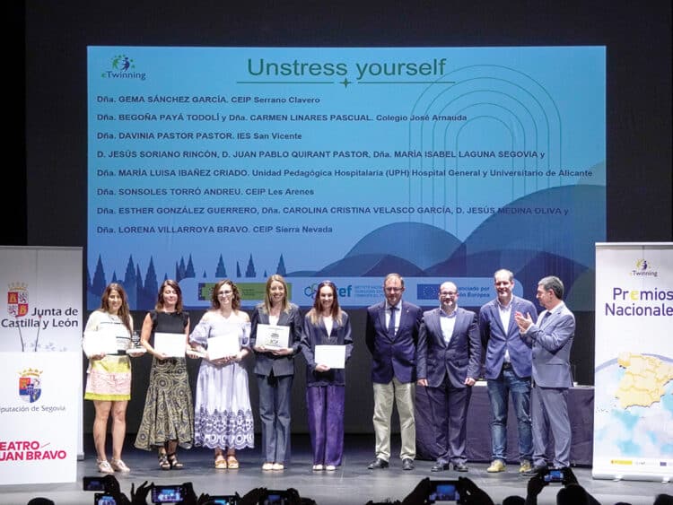 Los Premios ‘eTwinning’ reconocen varios proyectos educativos a nivel nacional en el Teatro Juan Bravo 1 Entrega de los Premios ‘Etwinning’ en el Teatro Juan Bravo. / HÉCTOR CRIADO