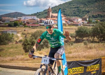 Raúl Rodríguez cruza la meta como ganador de la prueba./ACCIÓN TR3S