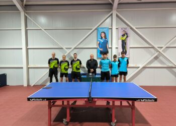 Los jugadores del Seghos y Boadilla posan antes del encuentro./SEGHOS ETM
