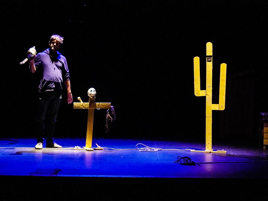 ‘Hostil’, de Bakélite, abre la cuadragésima edición de Titirimundi en el Teatro Juan Bravo. / HECTOR CRIADO