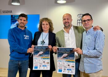 Foto de familia en la presentación del III Trofeo Ciudad de Natación./AYUNTAMIENTO