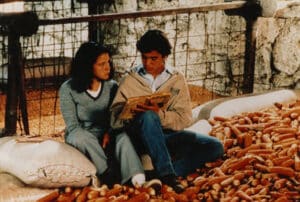 Lorena del Río y Gastón Batyi en un fotograma de “Un lugar en el mundo”, de 1992.
