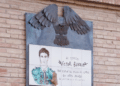 Azulejo en memoria de Víctor Barrio, instalado en la plaza de toros de Teruel.