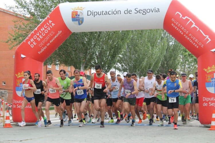 Participantes toman la salida durante una edición pasada./AYTO. PALAZUELOS DE ERESMA