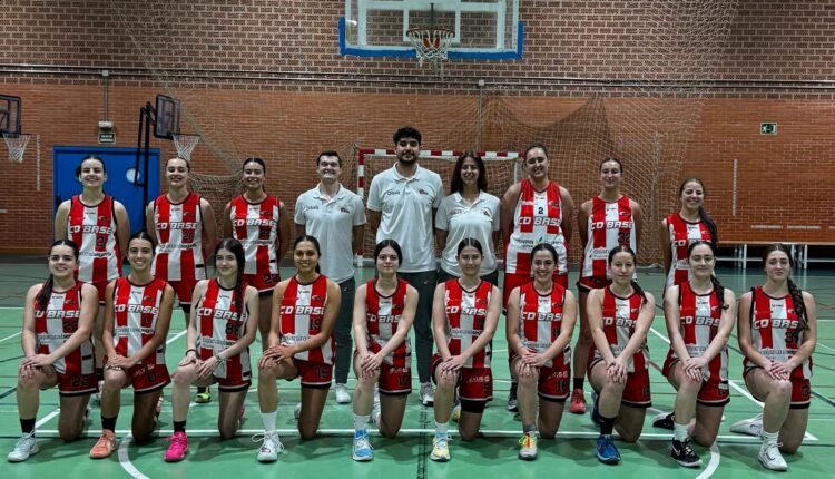 Foto de familia del junior femenino del Dibaq CD Base de la presente temporada./DIBAQ CD BASE