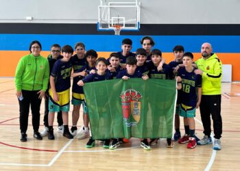 Delegación del club segoviano durante la cita en Salamanca./E.A