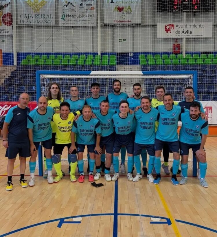 Plantilla de la selección de Segovia en Ávila./AMISTAD 89