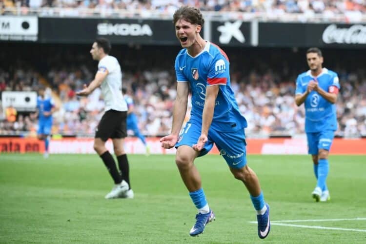 Miguel Cubo renueva con el Atlético de Madrid hasta 2029 1 El segoviano Miguel Cubo celebra un gol en su debut con el primer equipo del Atlético de Madrid frente al Valencia en Mestalla./EFE