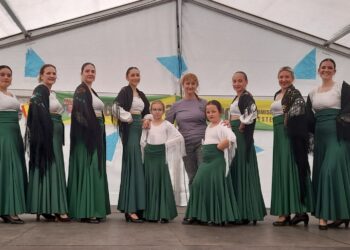 Actuación de baile flamenco del grupo Cristo del Mercado / LOURDES MATARRANZ