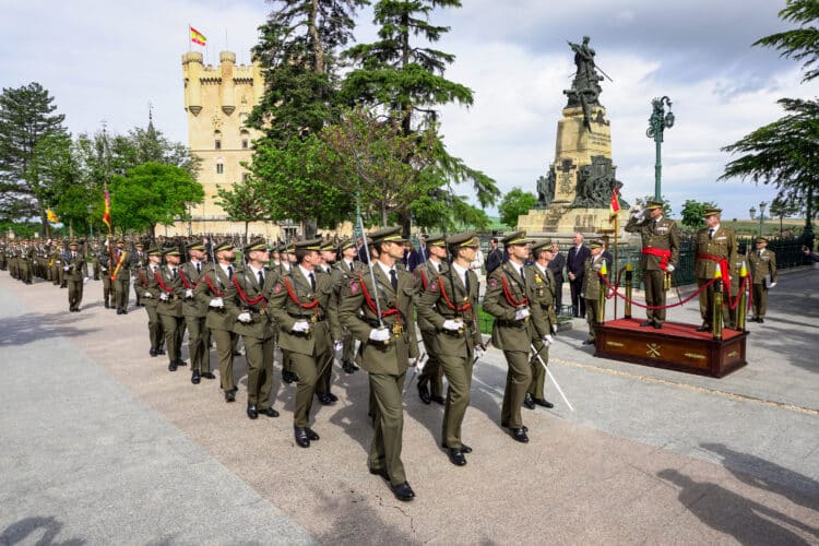 Los actos terminaron con un desfile de la unidad de alumnos. /Héctor Criado