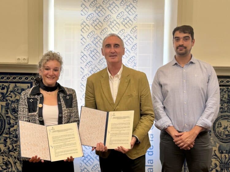 Firma del acuerdo con Titirimundi. /AYUNTAMIENTO DE SEGOVIA