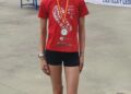 Emma López posa con el bronce durante la cita en Salamanca./CAS