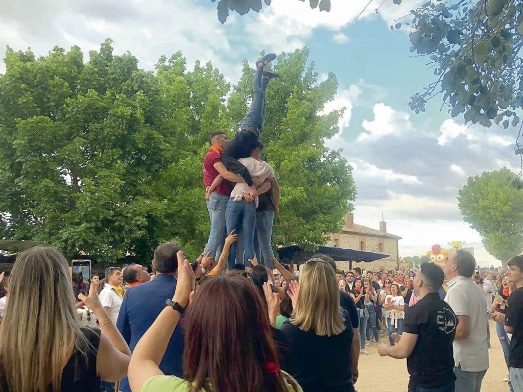 La ermita de la Virgen del Bustar, preparada para recibir a los romeros 3 castillo