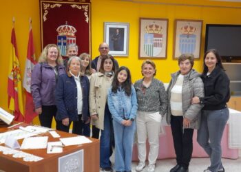 Asistentes a la exposición. /LOURDES MATARRANZ