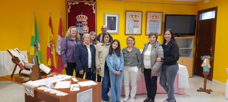 Asistentes a la exposición. /LOURDES MATARRANZ