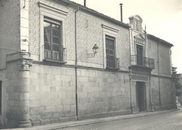 En el CCXIV aniversario del nacimiento de la Diputación 1 Fachada principal del Palacio de Uceda-Peralta.