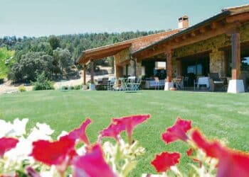 Hotel rural en el valle del Pirón. / Del verde al amarillo