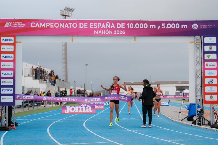 Idaira Prieto se proclama campeona de España de 10.000m en Mahón./RFEA
