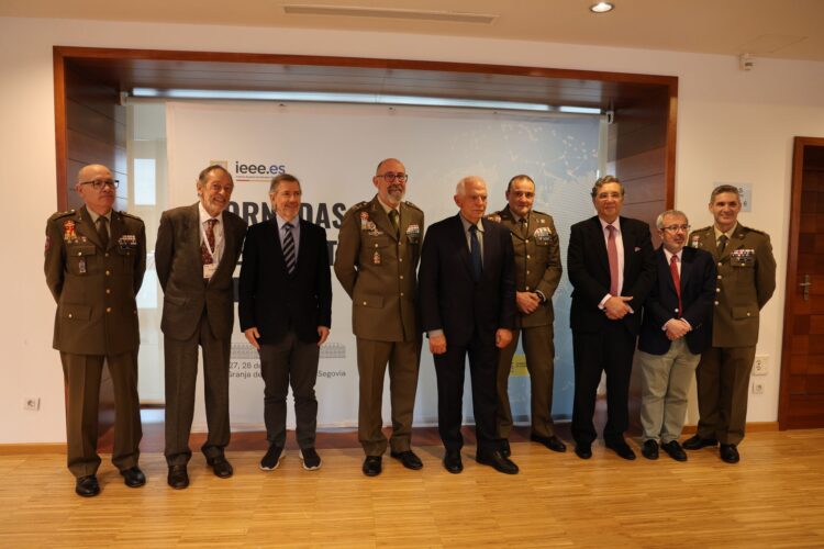 El Instituto Español de Estudios Estratégicos organiza las II Jornadas Geopolíticas en La Granja 1 Participantes en las I Jornadas Geopolíticas del IEEE en La Granja celebradas en marzo de 2025 / ESTADO MAYOR DE LA DEFENSA