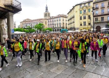 Inicio de la marcha dejando atrás la salida de la Plaza Mayor. / Héctor Criado