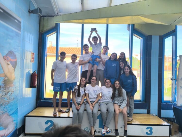 Delegación del club segoviano durante la cita./CASINO DE LA UNIÓN