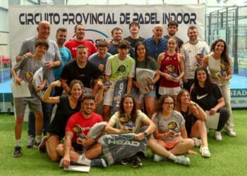 Foto de familia de los ganadores del Máster Final de pádel celebrado en Valverde del Majano./DIPUTACIÓN