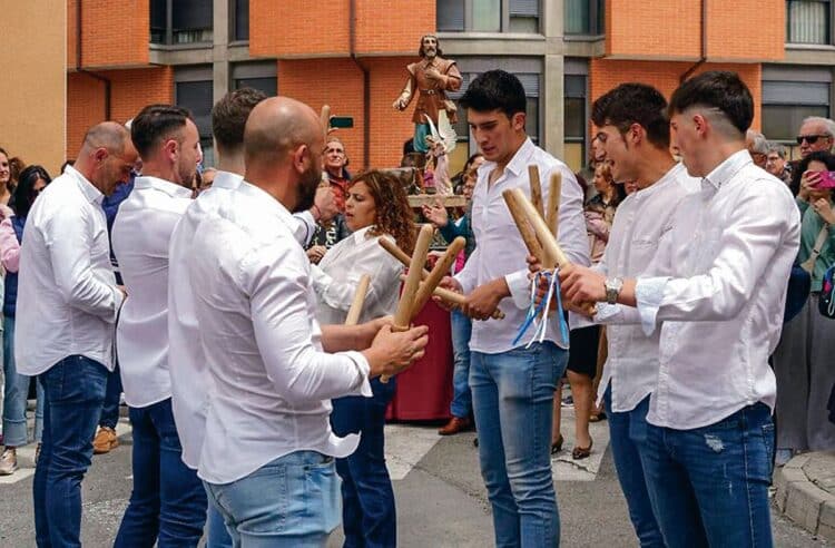 Paloteo en honor al Santo.
