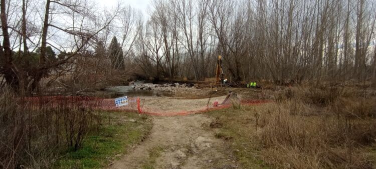 Derribo del azud y presa de Puente Mesa, en el río Cega, en los términos municipales de Veganzones y Cabezuela / JAVIER SANZ